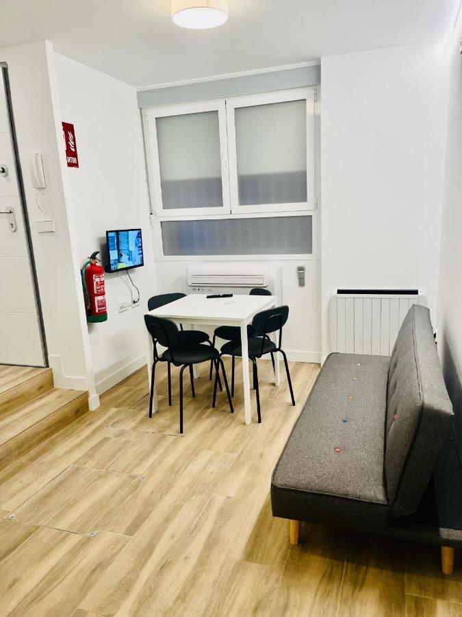 Bernabeu/ C.Universitaria Apartments Madrid Exteriör bild